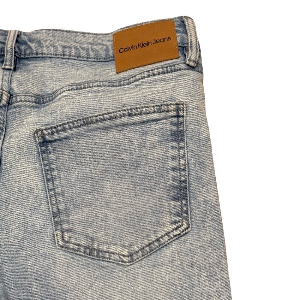 CALVIN KLEIN Light Wash Raw Hem Straight-Leg Jeans Size 8